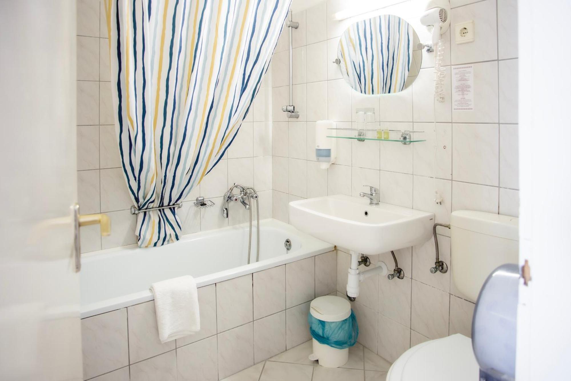 Hotel Kapos Kaposvár Zewnętrze zdjęcie